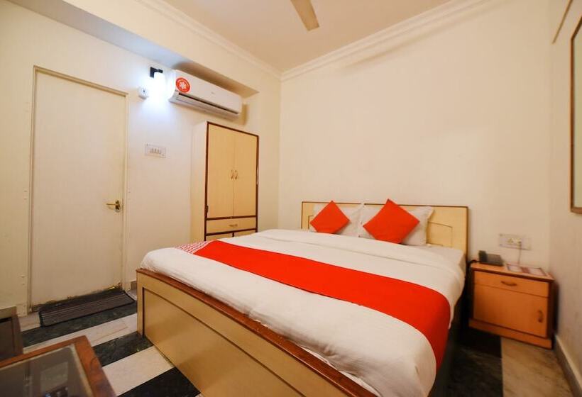 Quarto Basic, Oyo 22915 C M Regency