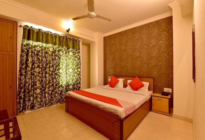 Quarto Basic, Oyo 22915 C M Regency