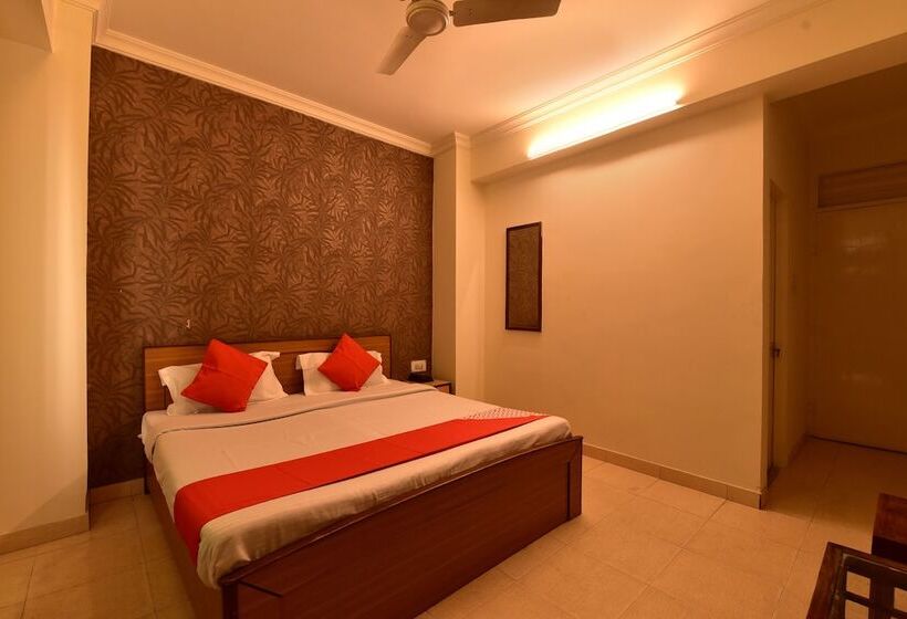 Quarto Basic, Oyo 22915 C M Regency