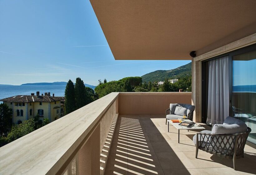 سوییت جونیور با چشم‌انداز دریا, Ikador Luxury Boutique Hotel & Spa