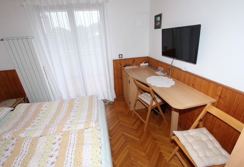 غرفة قياسية مطلّة علي البحر مزوَّدة بشُرفة, Apartments Aurora