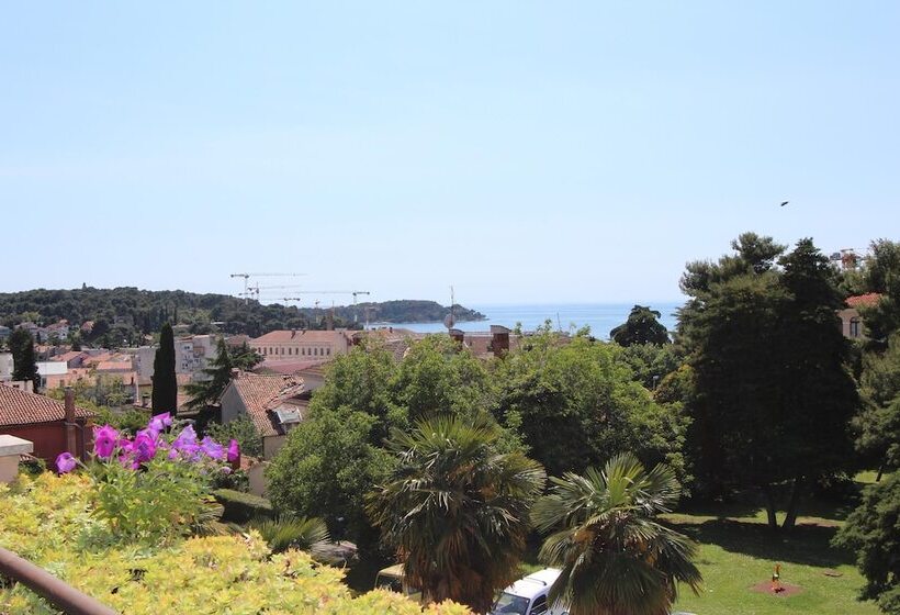 غرفة قياسية مطلّة علي البحر مزوَّدة بشُرفة, Apartments Aurora