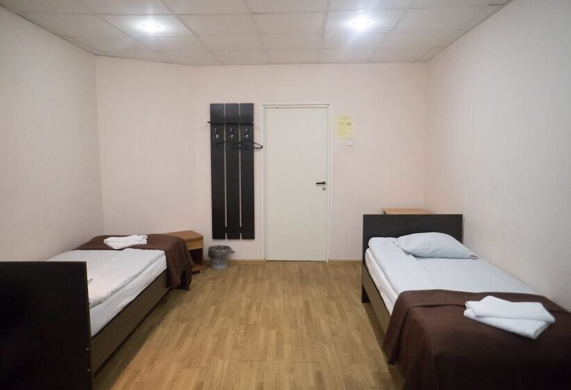 エコノミートリプルルーム, Central House Hotel   Hostel