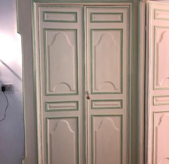 اتاق استاندارد چهار تخته با چشمانداز دریا, Rocca Sul Mare