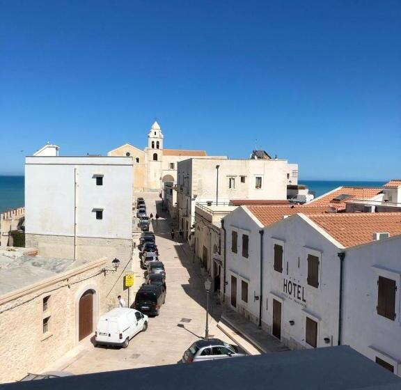 اتاق استاندارد چهار تخته با چشمانداز دریا, Rocca Sul Mare