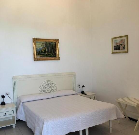 اتاق سه نفره سوپریور با چشمانداز دریا, Rocca Sul Mare