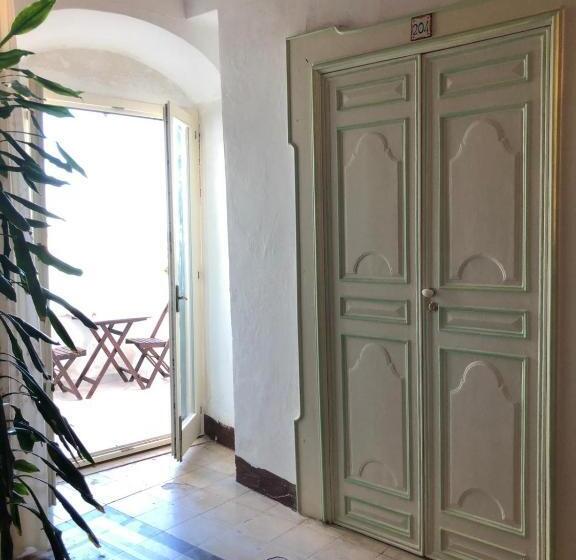 اتاق سه نفره سوپریور با چشمانداز دریا, Rocca Sul Mare