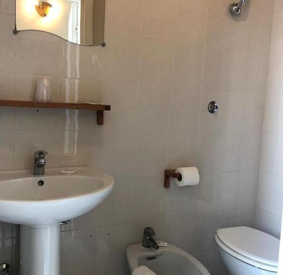 اتاق سه نفره سوپریور با چشمانداز دریا, Rocca Sul Mare