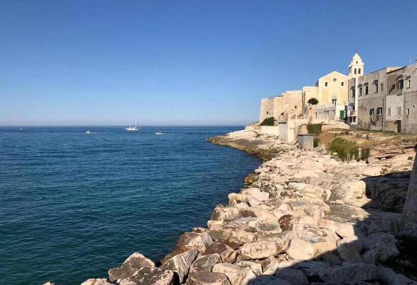 اتاق لوکس با چشمانداز دریا, Rocca Sul Mare