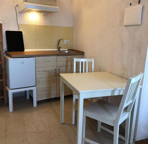 اتاق لوکس با چشمانداز دریا, Rocca Sul Mare