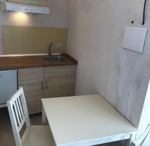 اتاق لوکس با چشمانداز دریا, Rocca Sul Mare