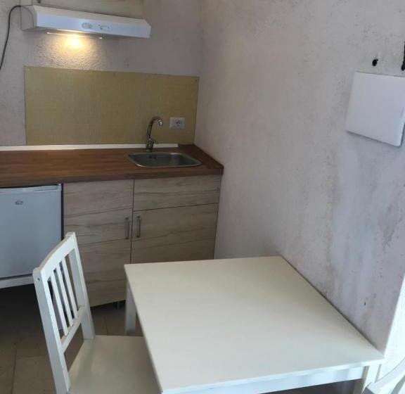 اتاق لوکس با چشمانداز دریا, Rocca Sul Mare