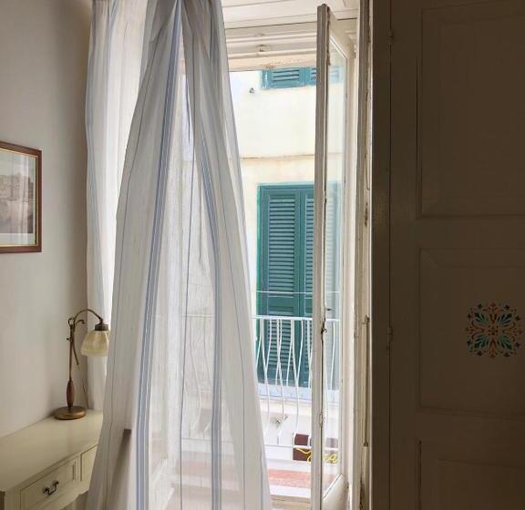 اتاق استاندارد چهارنفره با بالکن, Rocca Sul Mare