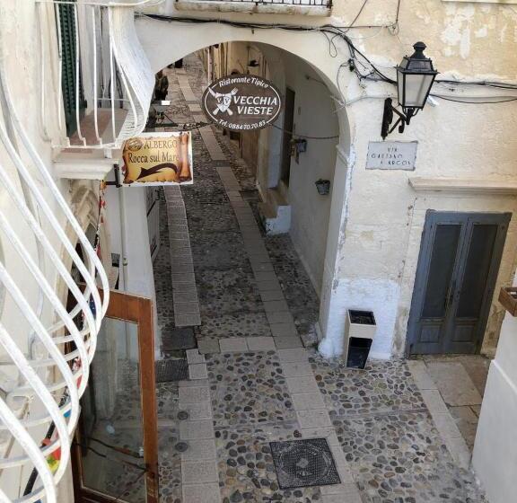 اتاق استاندارد چهارنفره با بالکن, Rocca Sul Mare