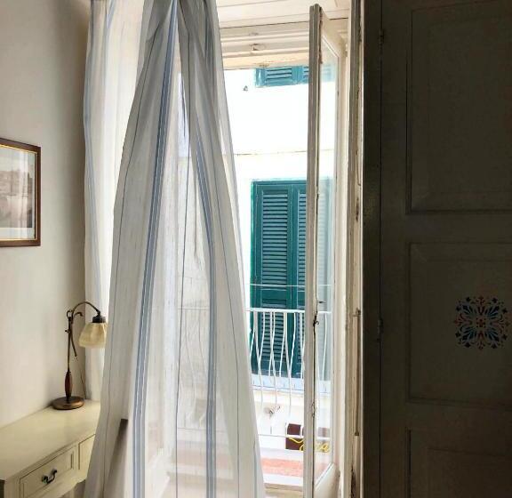 اتاق استاندارد چهارنفره با بالکن, Rocca Sul Mare