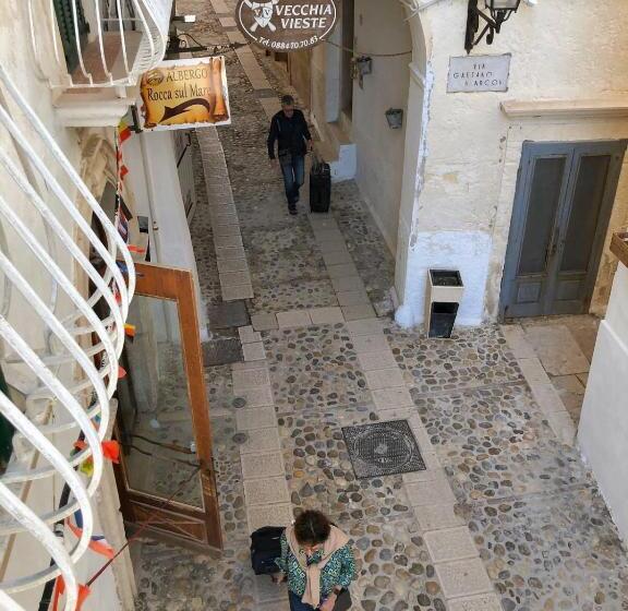 اتاق استاندارد چهارنفره با بالکن, Rocca Sul Mare