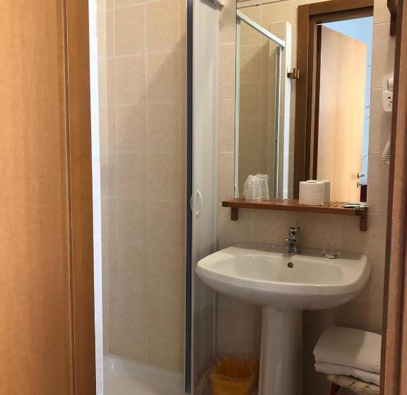 اتاق استاندارد چهارنفره با بالکن, Rocca Sul Mare