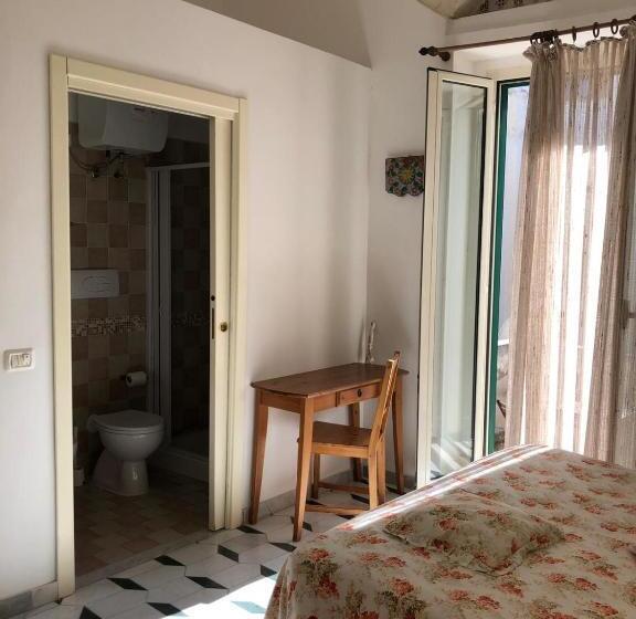 اتاق سوپریور با چشمانداز باغ, Rocca Sul Mare