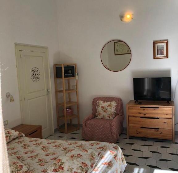 اتاق سوپریور با چشمانداز باغ, Rocca Sul Mare