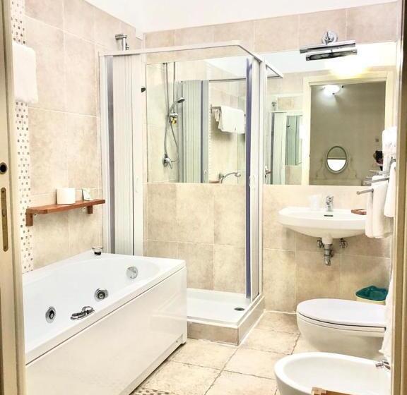 اتاق سه نفره دلوکس با چشمانداز دریا, Rocca Sul Mare