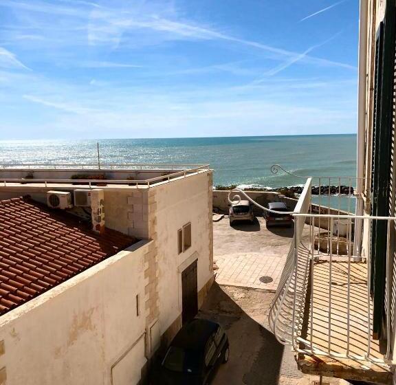 اتاق سه نفره دلوکس با چشمانداز دریا, Rocca Sul Mare