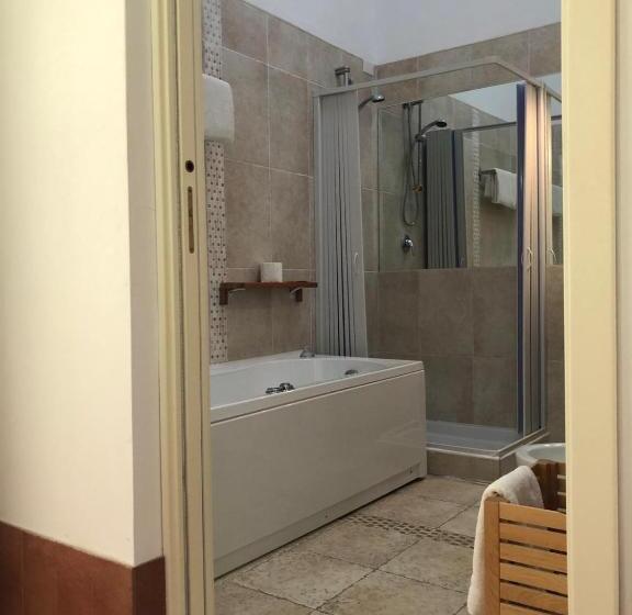 اتاق سه نفره دلوکس با چشمانداز دریا, Rocca Sul Mare