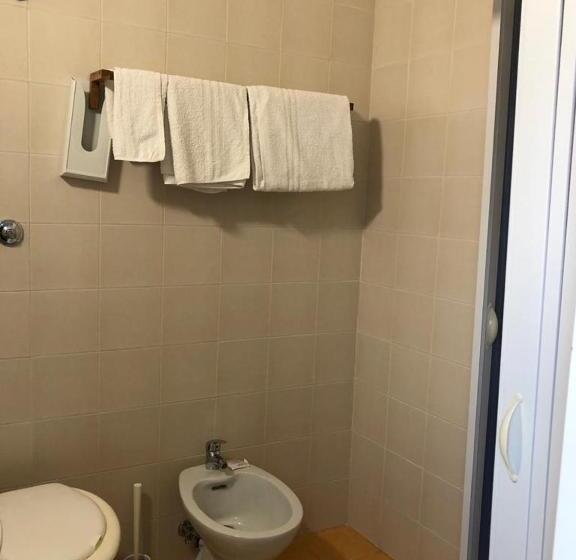 اتاق خانوادگی با چشمانداز دریا, Rocca Sul Mare