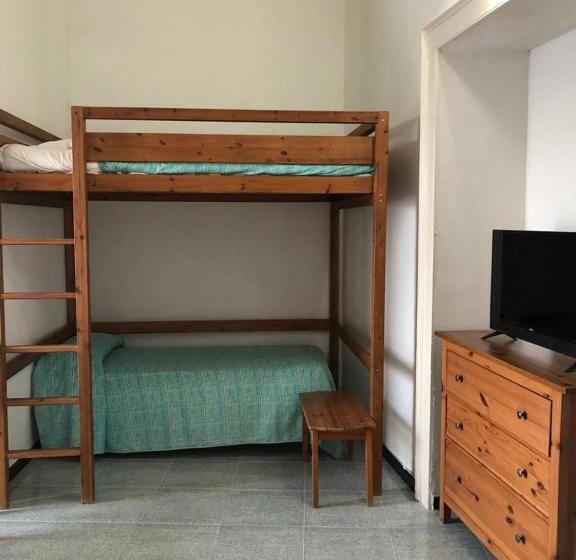 اتاق خانوادگی با چشمانداز دریا, Rocca Sul Mare