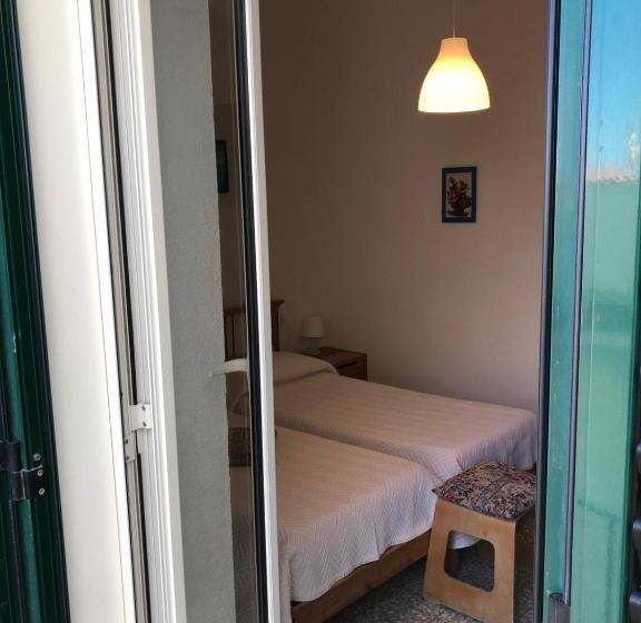 اتاق استاندارد با بالکن, Rocca Sul Mare