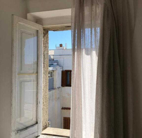 اتاق اکونومی, Rocca Sul Mare