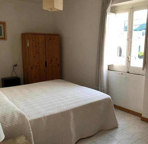 اتاق اکونومی, Rocca Sul Mare