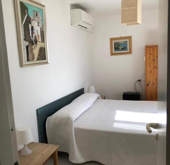 اتاق اکونومی, Rocca Sul Mare