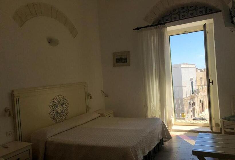 اتاق سوپریور با چشمانداز دریا, Rocca Sul Mare