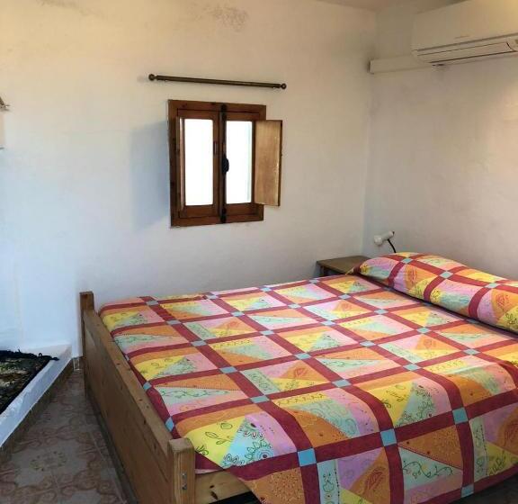 اتاق استاندارد چهار تخته, Rocca Sul Mare