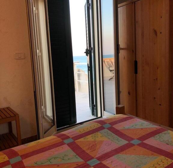 اتاق استاندارد چهار تخته, Rocca Sul Mare