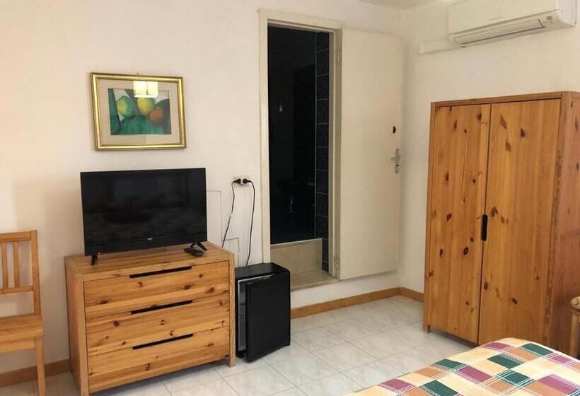 اتاق استاندارد چهار تخته, Rocca Sul Mare