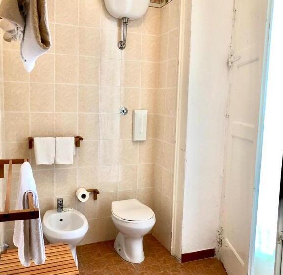 اتاق راحتی سه تخته, Rocca Sul Mare