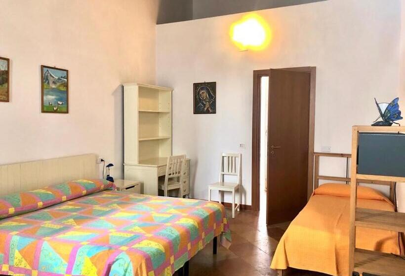 اتاق راحتی سه تخته, Rocca Sul Mare