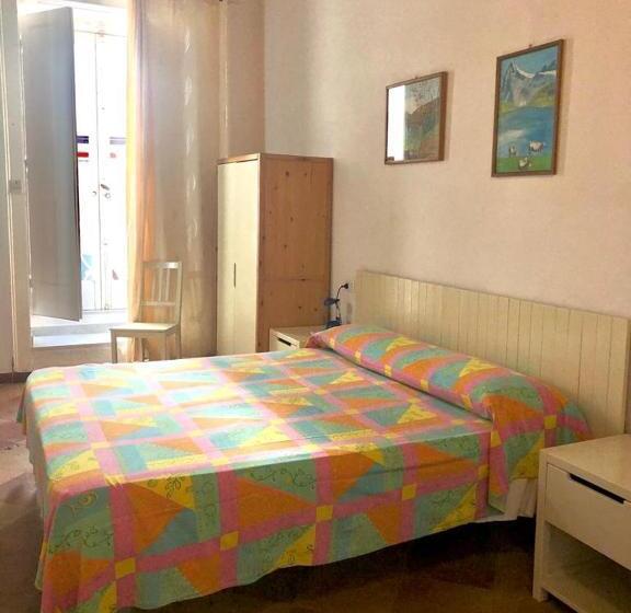 اتاق راحتی سه تخته, Rocca Sul Mare