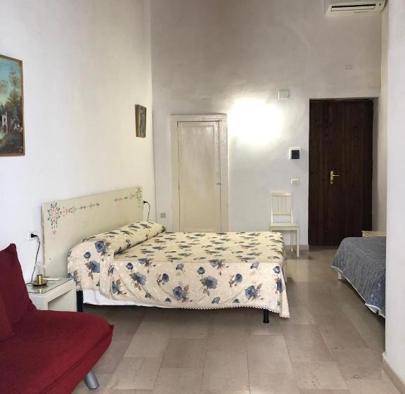 اتاق استاندارد چهارنفره با بالکن, Rocca Sul Mare