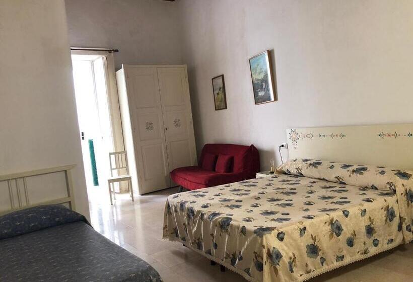 اتاق استاندارد چهارنفره با بالکن, Rocca Sul Mare