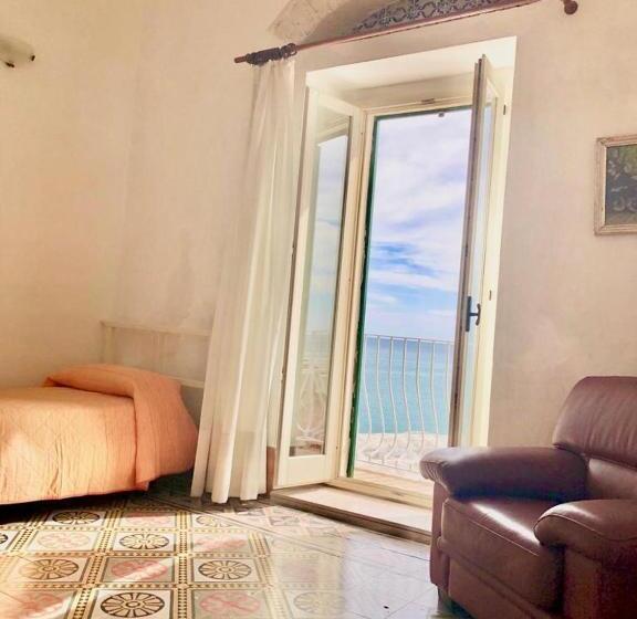 اتاق سه نفره دلوکس با چشمانداز دریا, Rocca Sul Mare