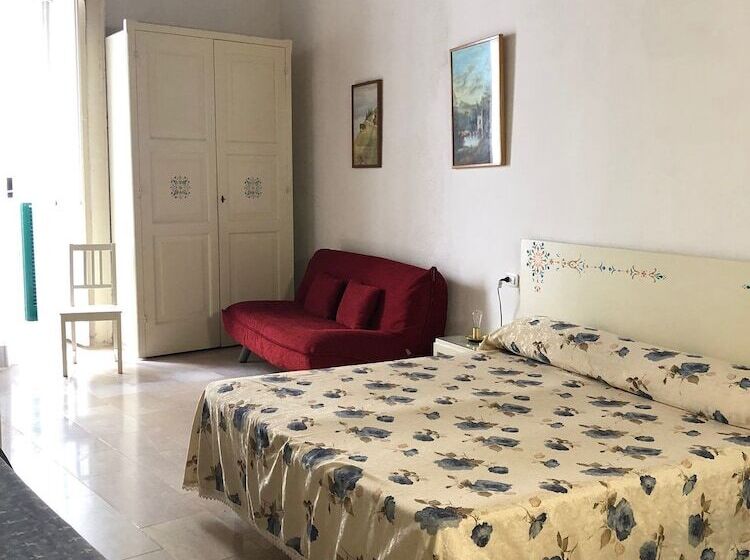 اتاق راحتی سه تخته, Rocca Sul Mare