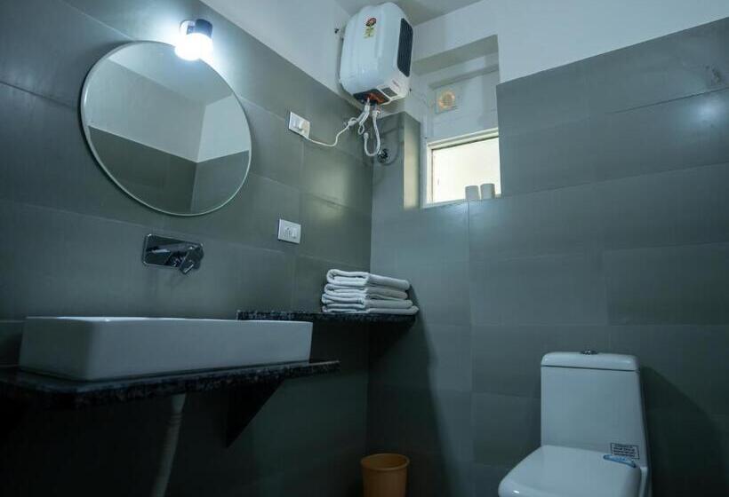 اتاق لوکس با بالکن, The Conifer