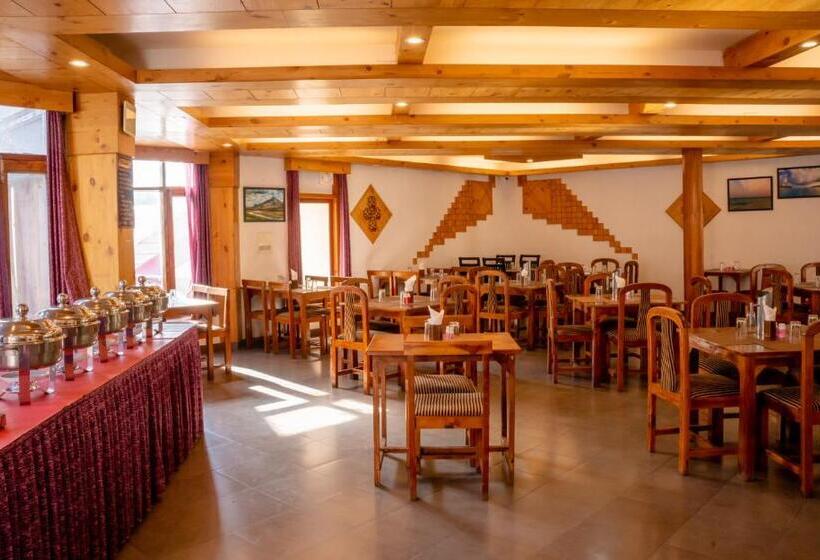 اتاق خانوادگی, The Conifer