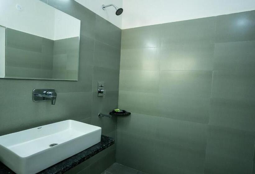 اتاق استاندارد با بالکن, The Conifer