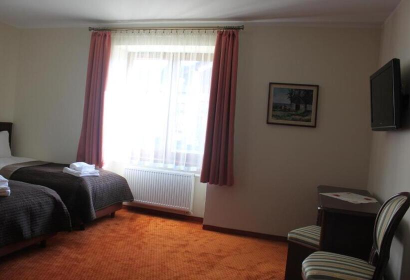 スタンダードトリプルルーム, Cedrowy Dworek