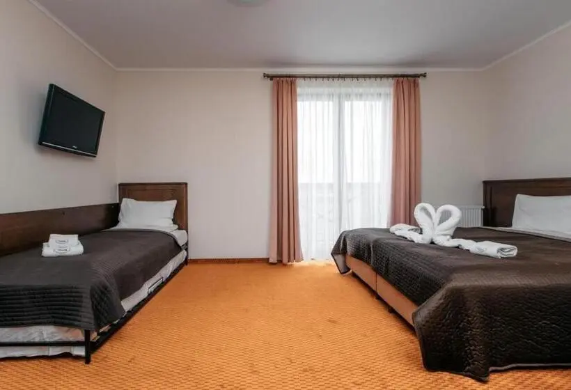 Standard Kolmen Hengen Huone, Cedrowy Dworek