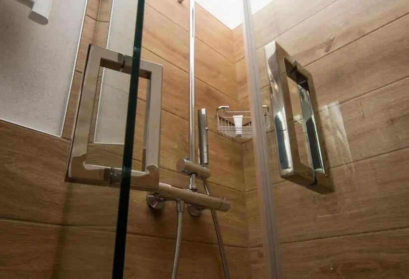 اتاق اکونومی یک تخته, Quarto Latino B&b