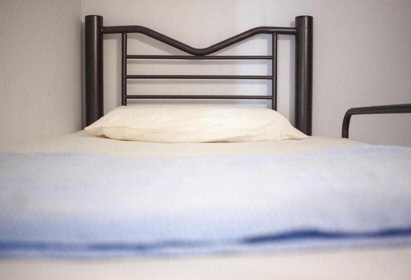 חדר סטנדרטי לארבעה עם חדר אמבטיה משותף, Tempo   Hostel